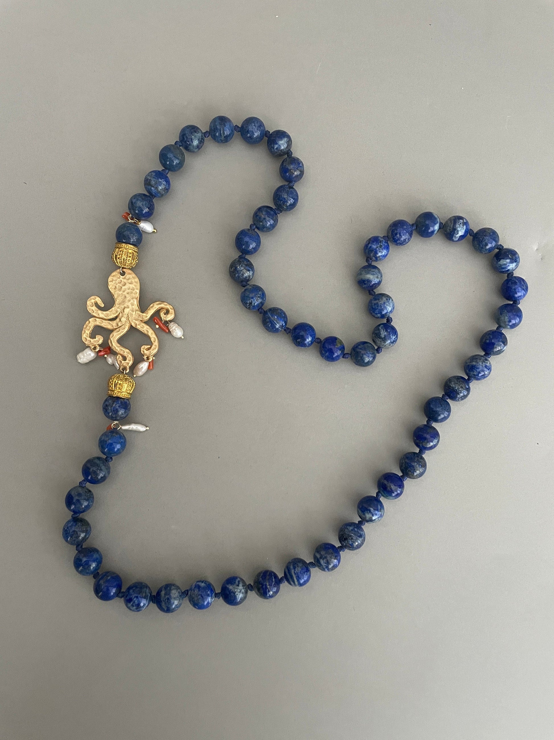 Collana siciliana, collana annodata a mano, collana di lapislazzuli, grande polipo di Zama oro, collana elegante, regalo per lei.ç