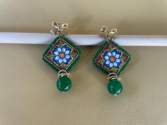 Orecchini pendenti, orecchini siciliani, mattonella ceramica di Caltagirone, orecchini maiolica, agata verde, regalo per lei. *