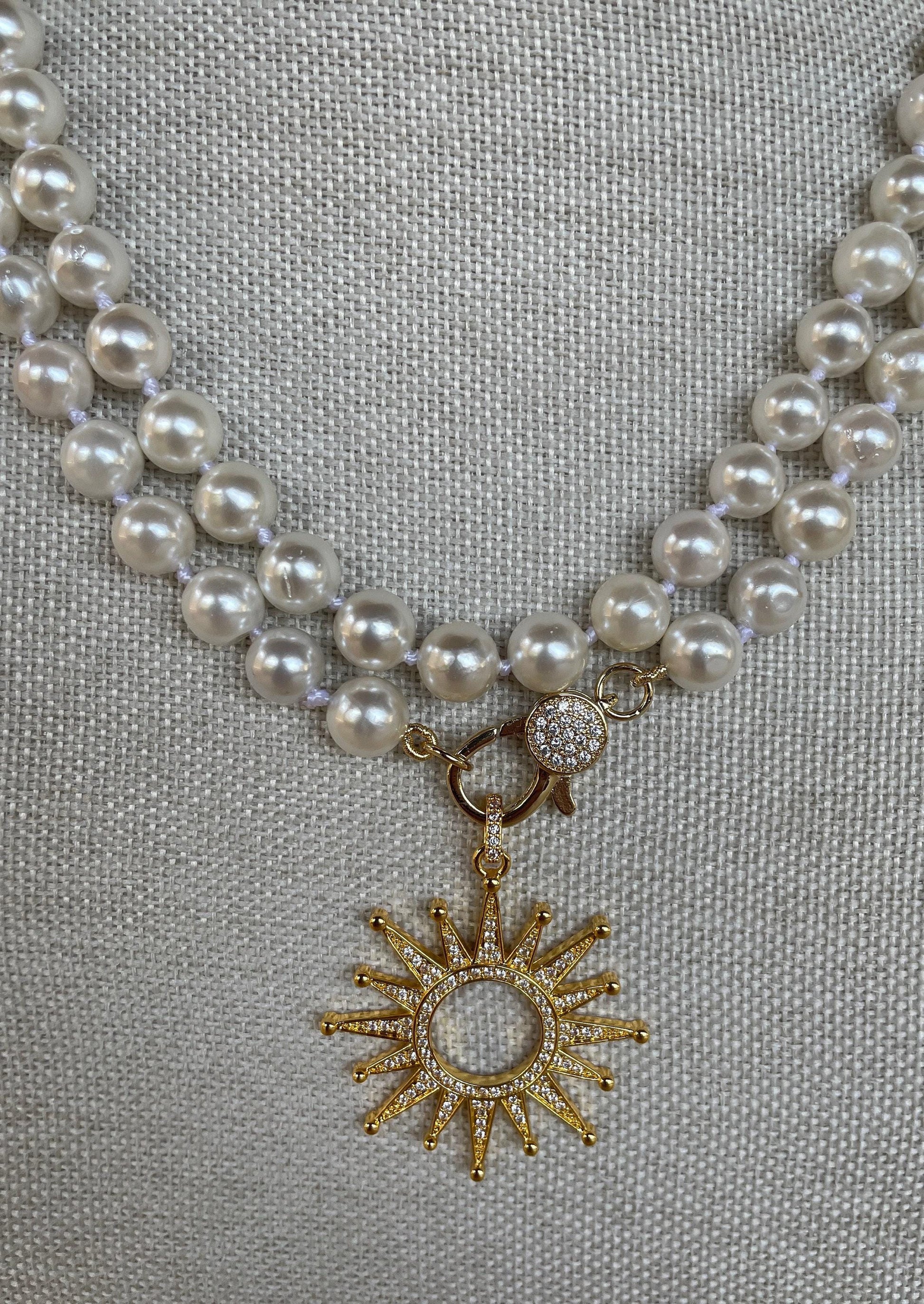 Collana lunga di perle, filo di perle Maiorca annodate a mano, chiusura gioiello, pendente Stella a 16 punte con zirconi, doppio filo.)