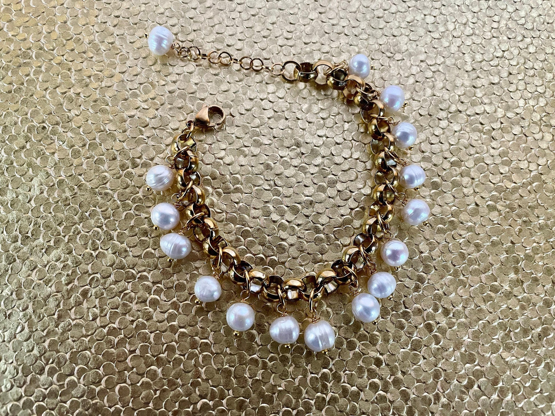 Bracciale da sposa, bracciale di perle d'acqua dolce, bracciale a catena grossa, bracciale con ciondoli di perle grandi, gioielli da sposa.)