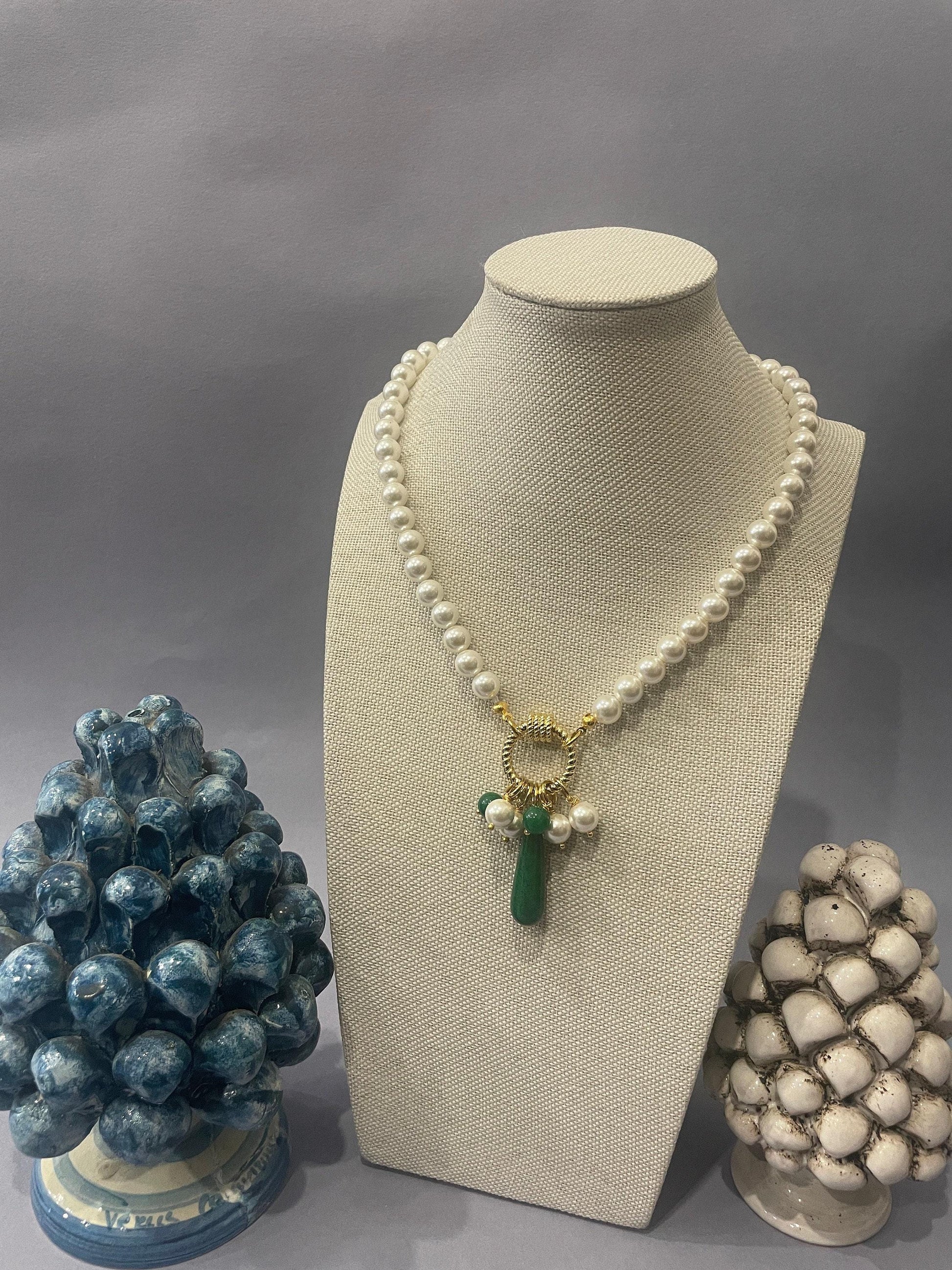 Collana di perle, girocollo con perle Maiorca, chiusura ad anello, Agata verde e perle di fiume, ciondolo a grappolo. Regalo per lei. )