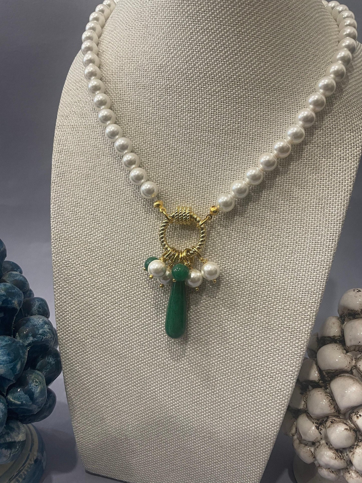 Collana di perle, girocollo con perle Maiorca, chiusura ad anello, Agata verde e perle di fiume, ciondolo a grappolo. Regalo per lei. )