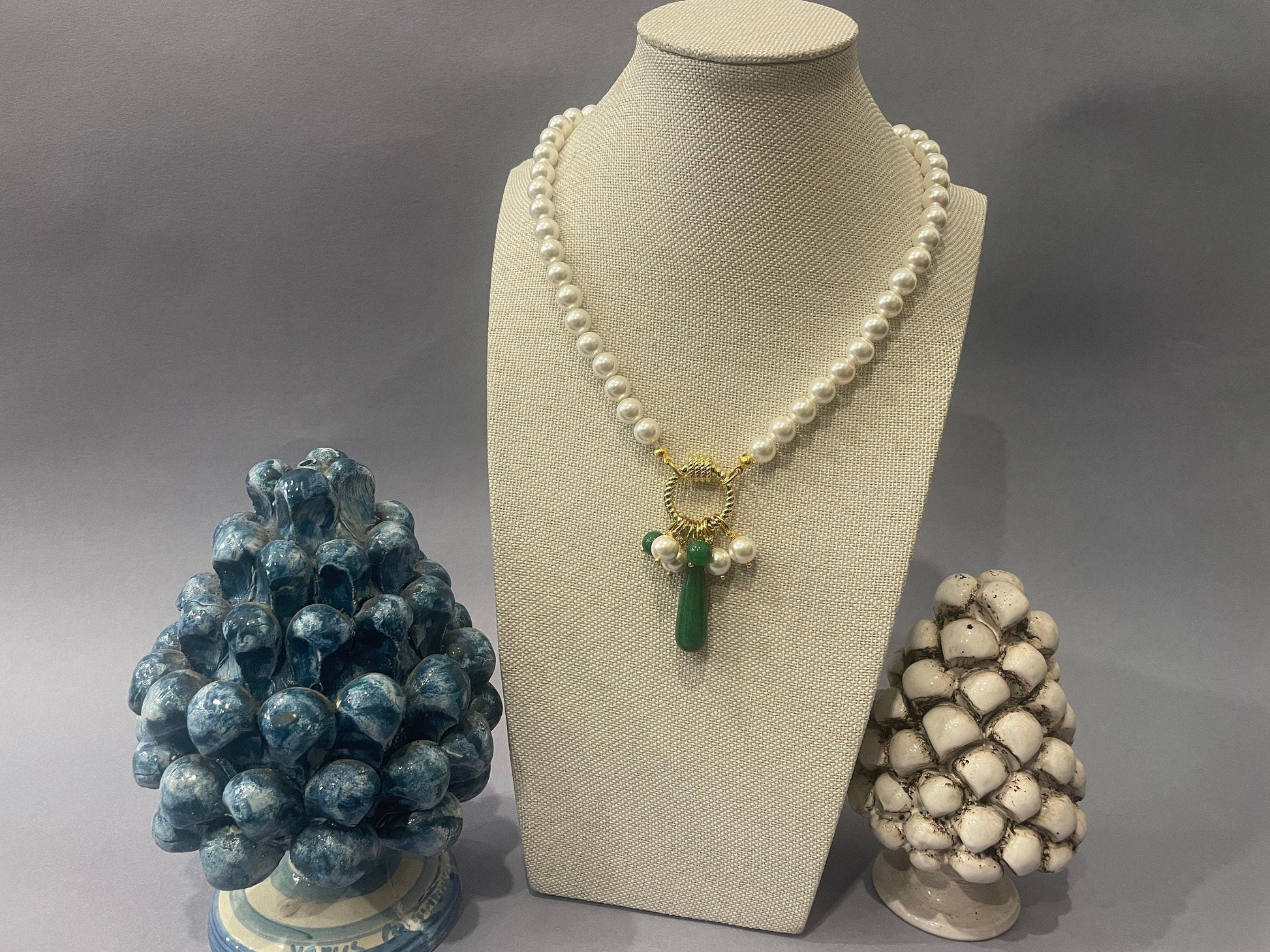 Collana di perle, girocollo con perle Maiorca, chiusura ad anello, Agata verde e perle di fiume, ciondolo a grappolo. Regalo per lei. )