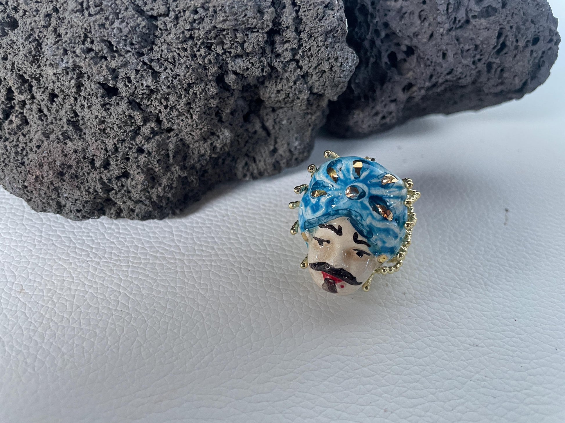 Anello siciliano, anello ceramica di Caltagirone, Testa di moro, anello maxi, anello regolabile, anello ottone e ceramica.<