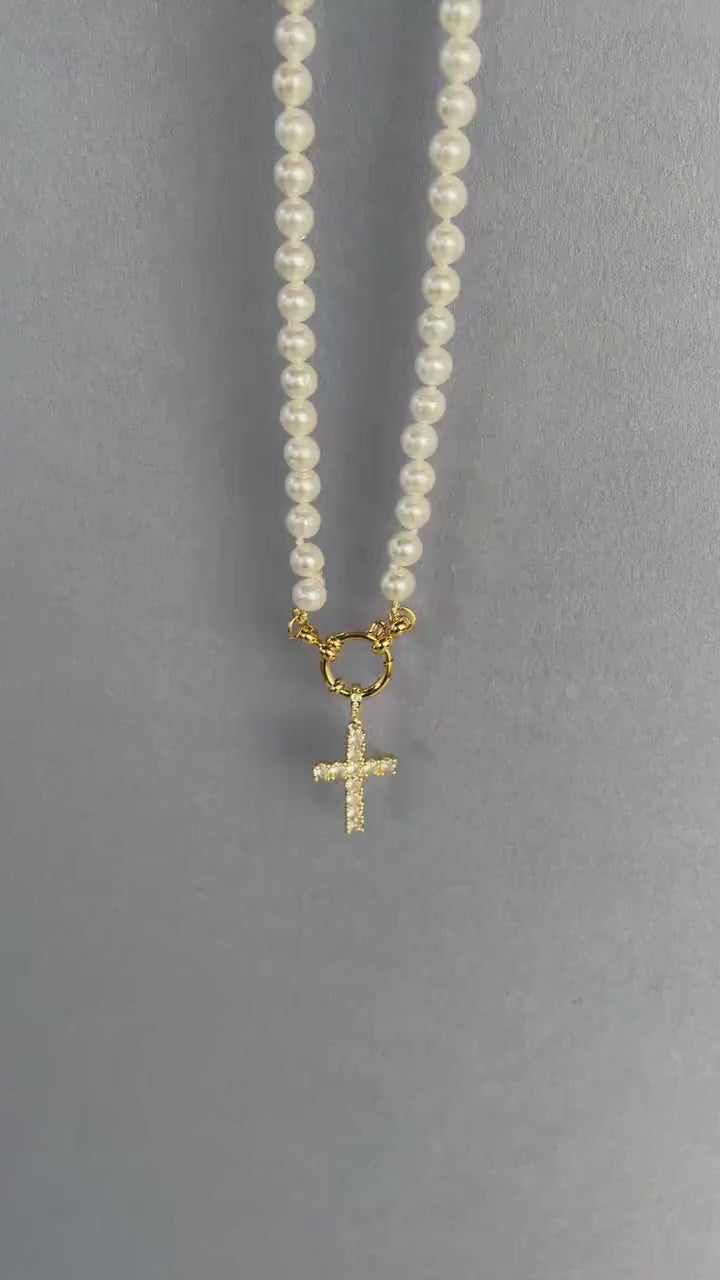 Collana di perle, girocollo delicato e minimalista, perle Maiorca e ciondolo acciaio inox, oro 14k, ciondolo Croce con zirconi.)