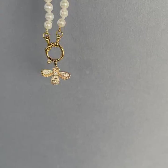 Girocollo delicato e minimalista, collana perle Maiorca con ciondolo acciaio inox, oro 14k, ciondolo Ape con zirconi, regalo ragazza.)