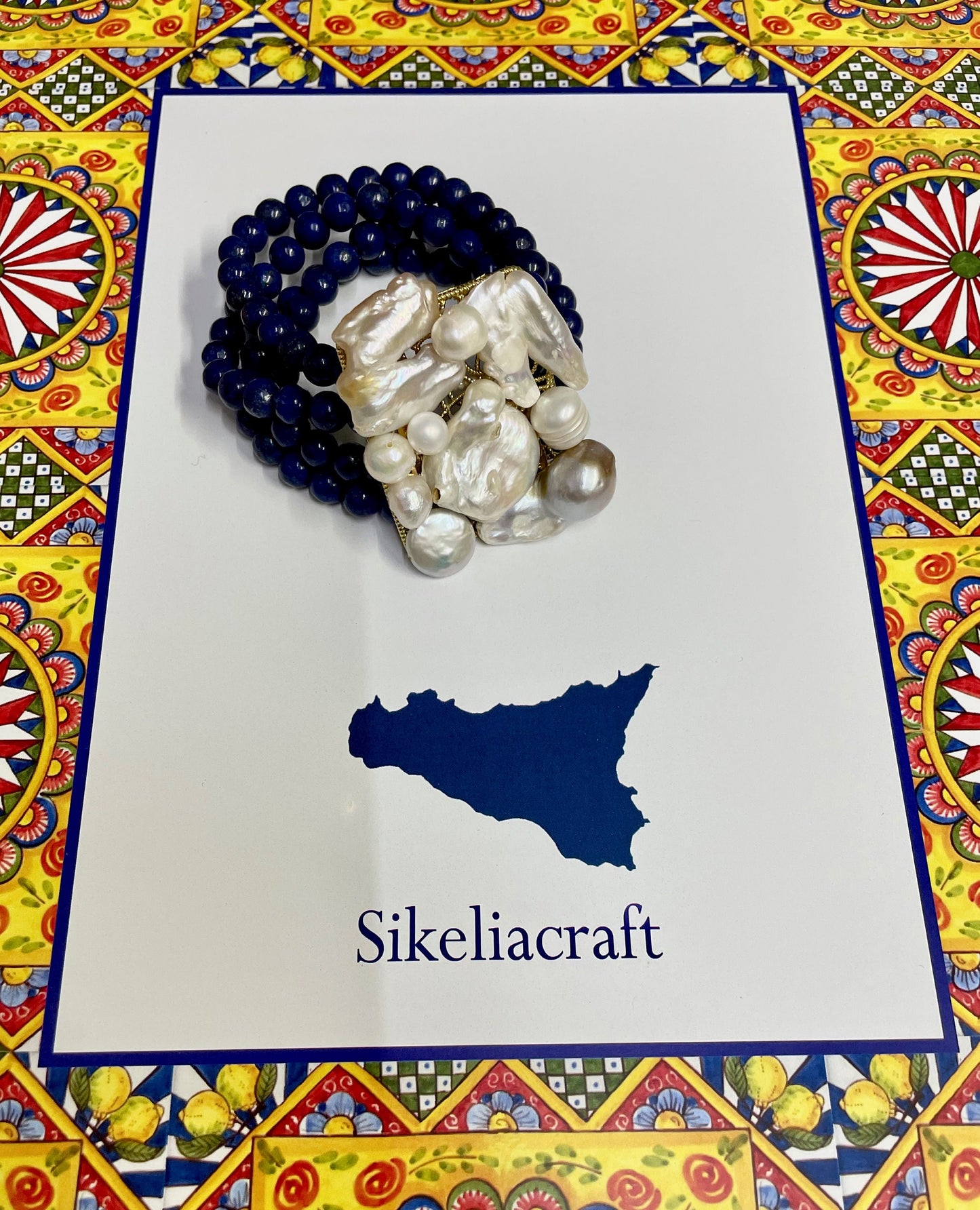 Braccialetto elastico, lapislazzuli, perle barocche irregolari di varie dimensioni. regalo per lei.