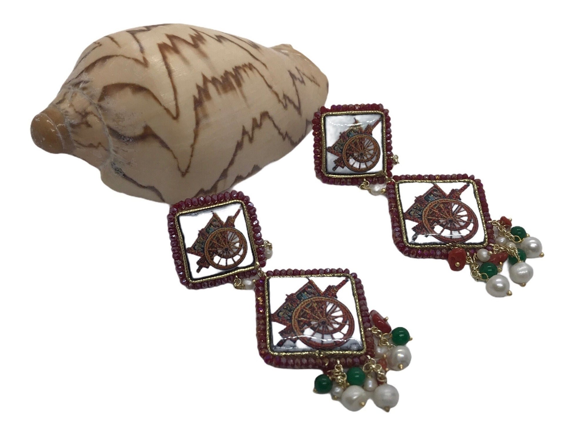 Orecchini siciliani con mattonelle di ceramica di Caltagirone e perle miste *