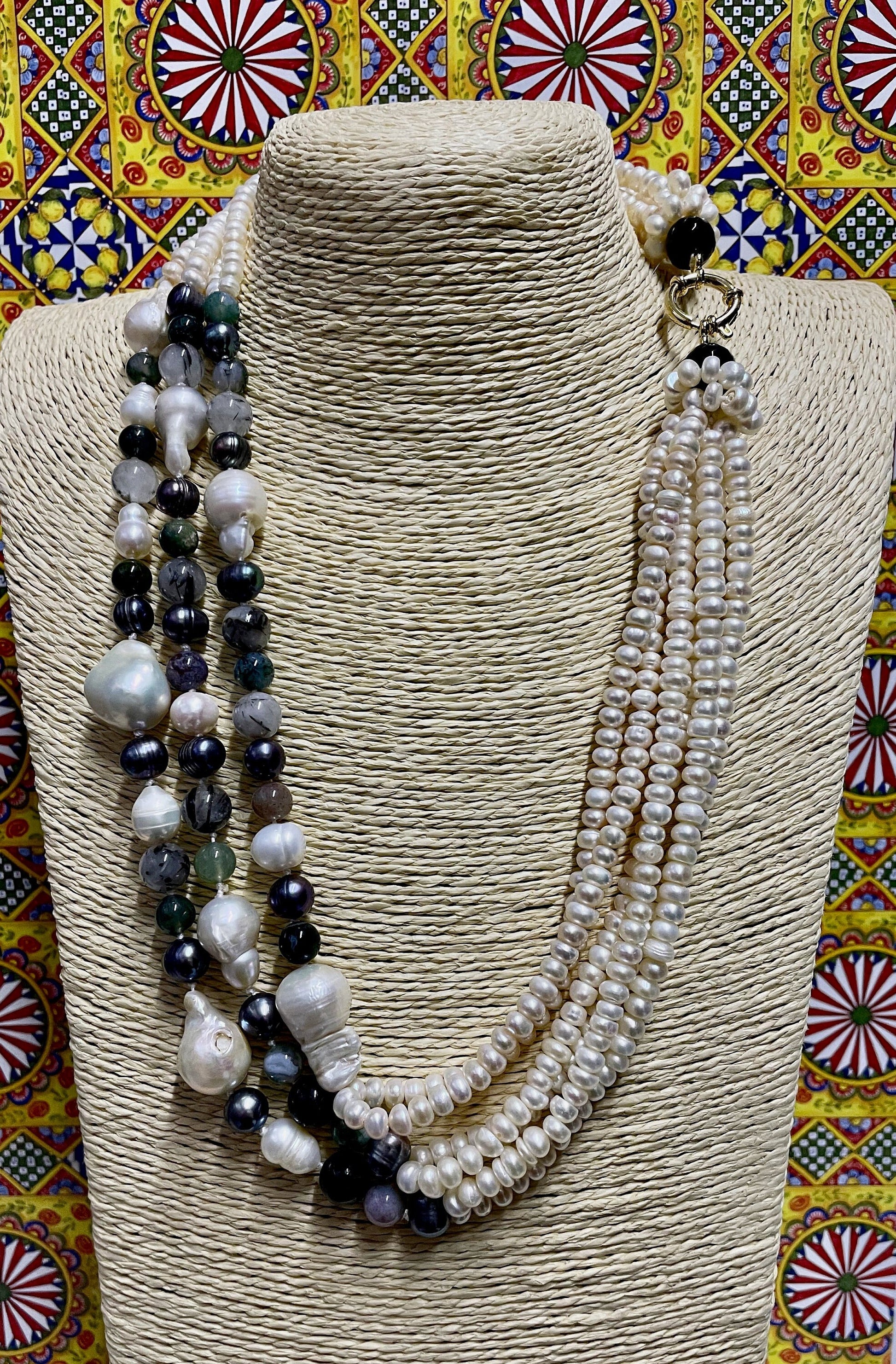 Collana multifilo perle di fiume, perle scaramazze, perle grigie e pietre dure. regalo per lei.&