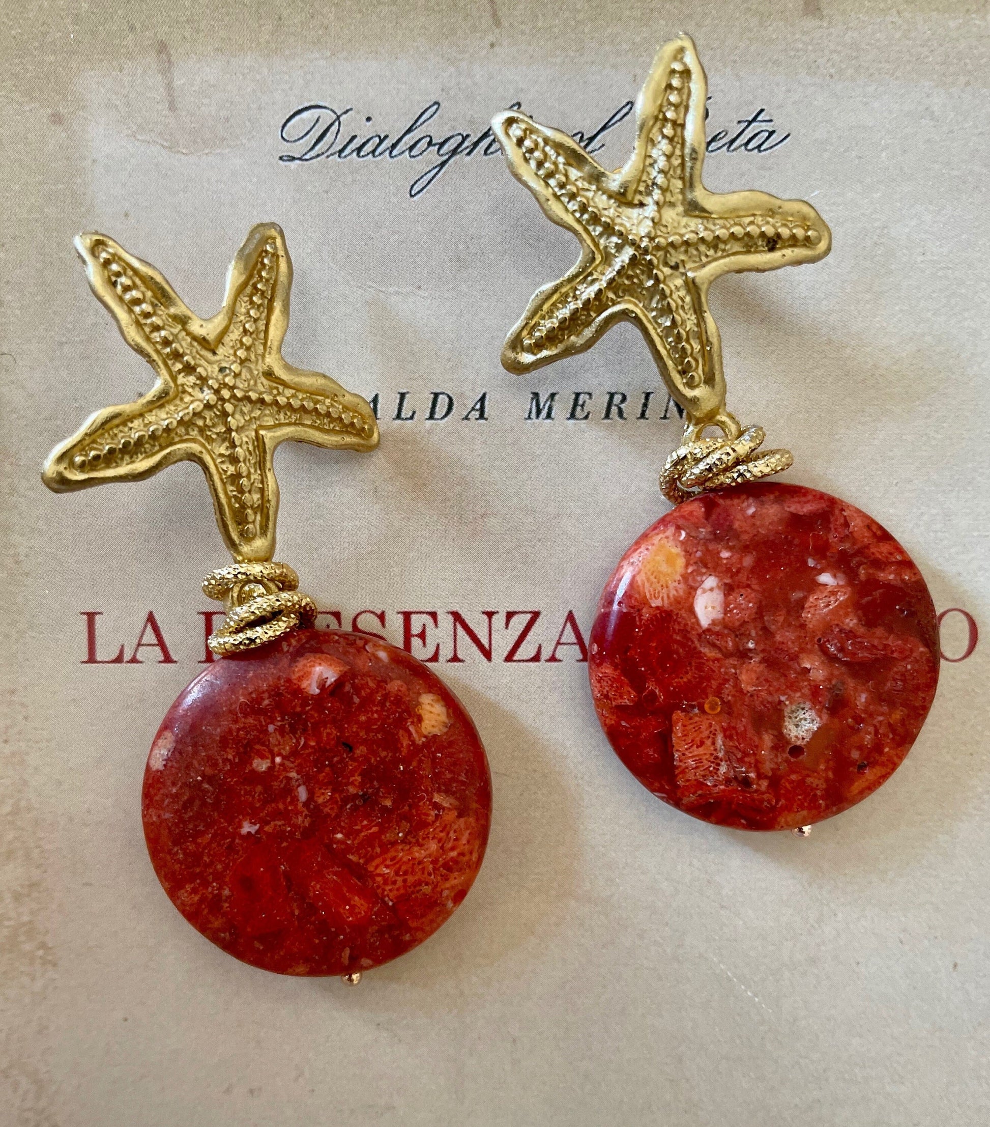 Orecchini siciliani con perno in zama e grande perla piatta di diaspro rosso.(
