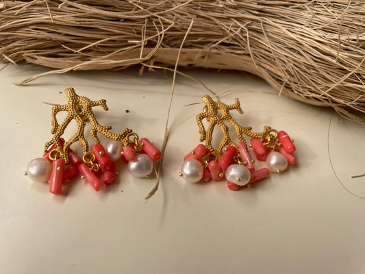 Orecchini con perno in ottone, ramo di corallo, corallo rosa e perle di fiume §