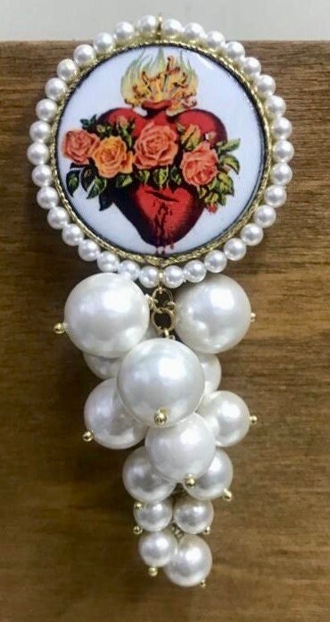 Ciondolo siciliano, mattonella di ceramica di Caltagirone, microperle di fiume e perle maiorca bianche. collana con pendente@