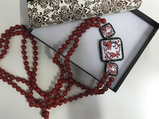 Collana siciliana con perle maiorca rosse e mattonelle in ceramica di Caltagirone, regalo laurea.!