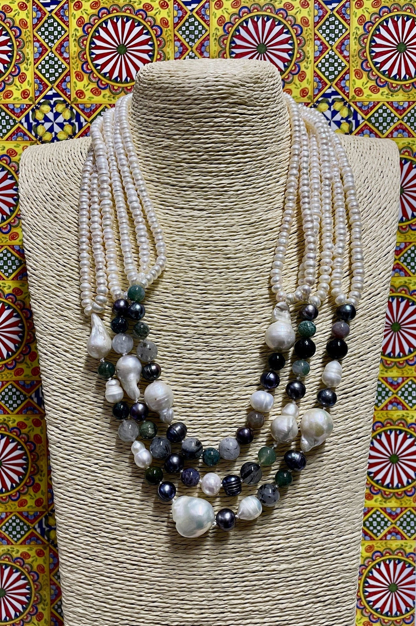 Collana multifilo perle di fiume, perle scaramazze, perle grigie e pietre dure. regalo per lei.&
