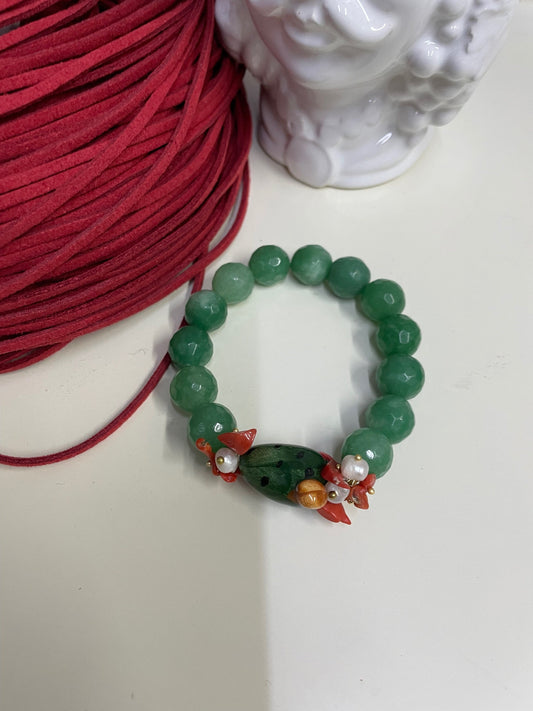 Bracciale Sikelia, Bracciale elastico, perle di agata verde, fico d'india in ceramica di Caltagirone. regalo ragazza.