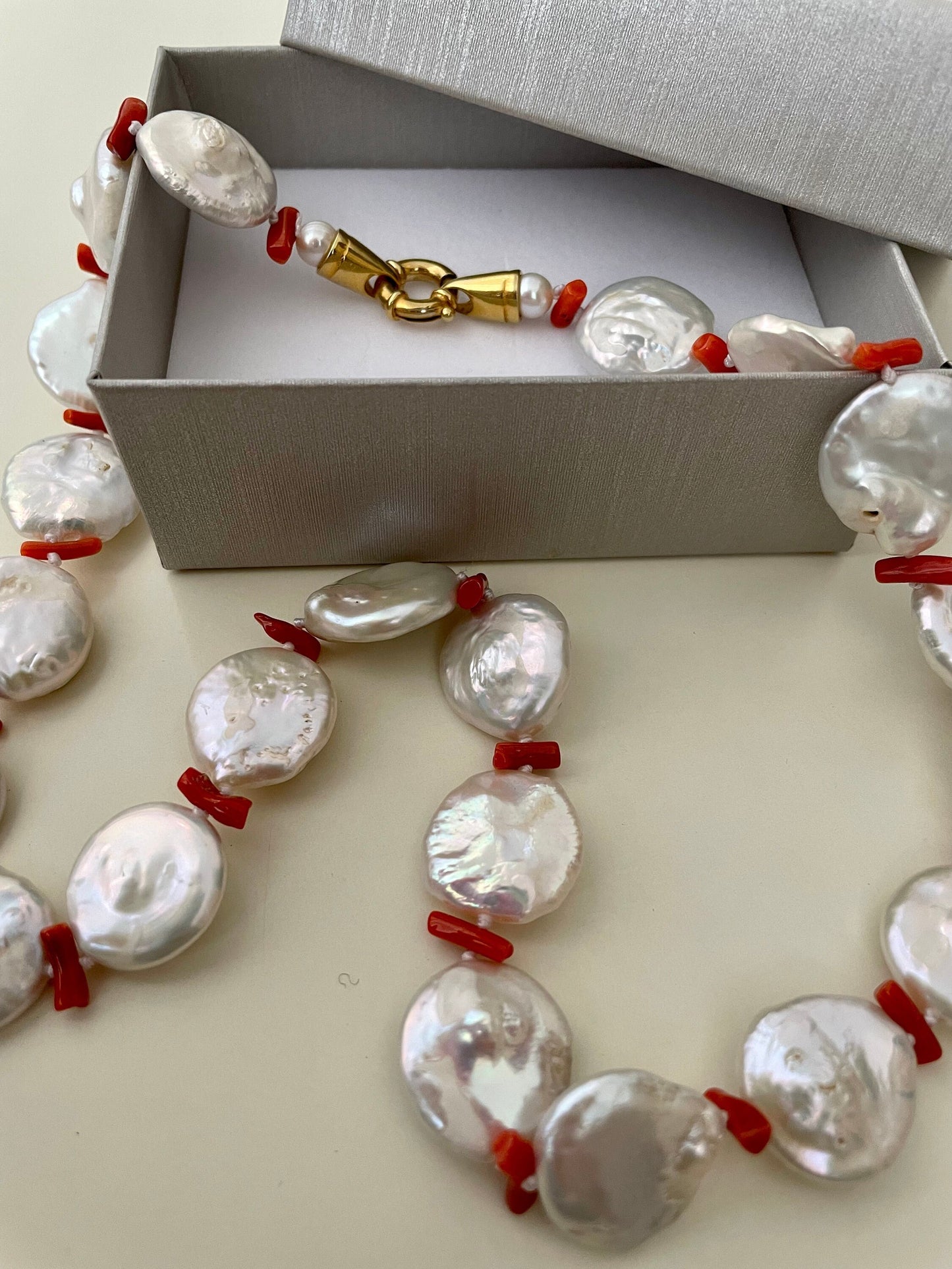 Collana decoltè, perle barocche a moneta, argento 925, corallo autentico di trapani. collana sposa, regalo per lei.&