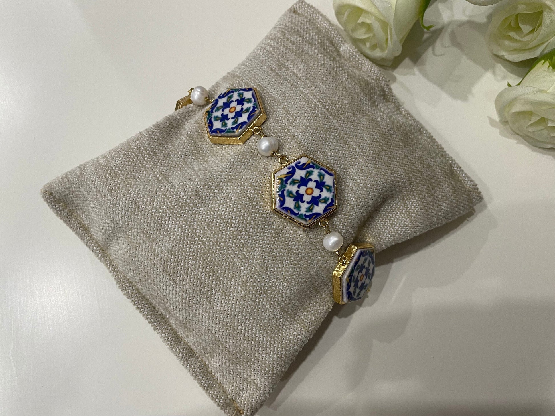 Bracciale mattonelle, Bracciale siciliano, mattonelle ceramica di caltagirone, perle di fiume, catena a maglie.