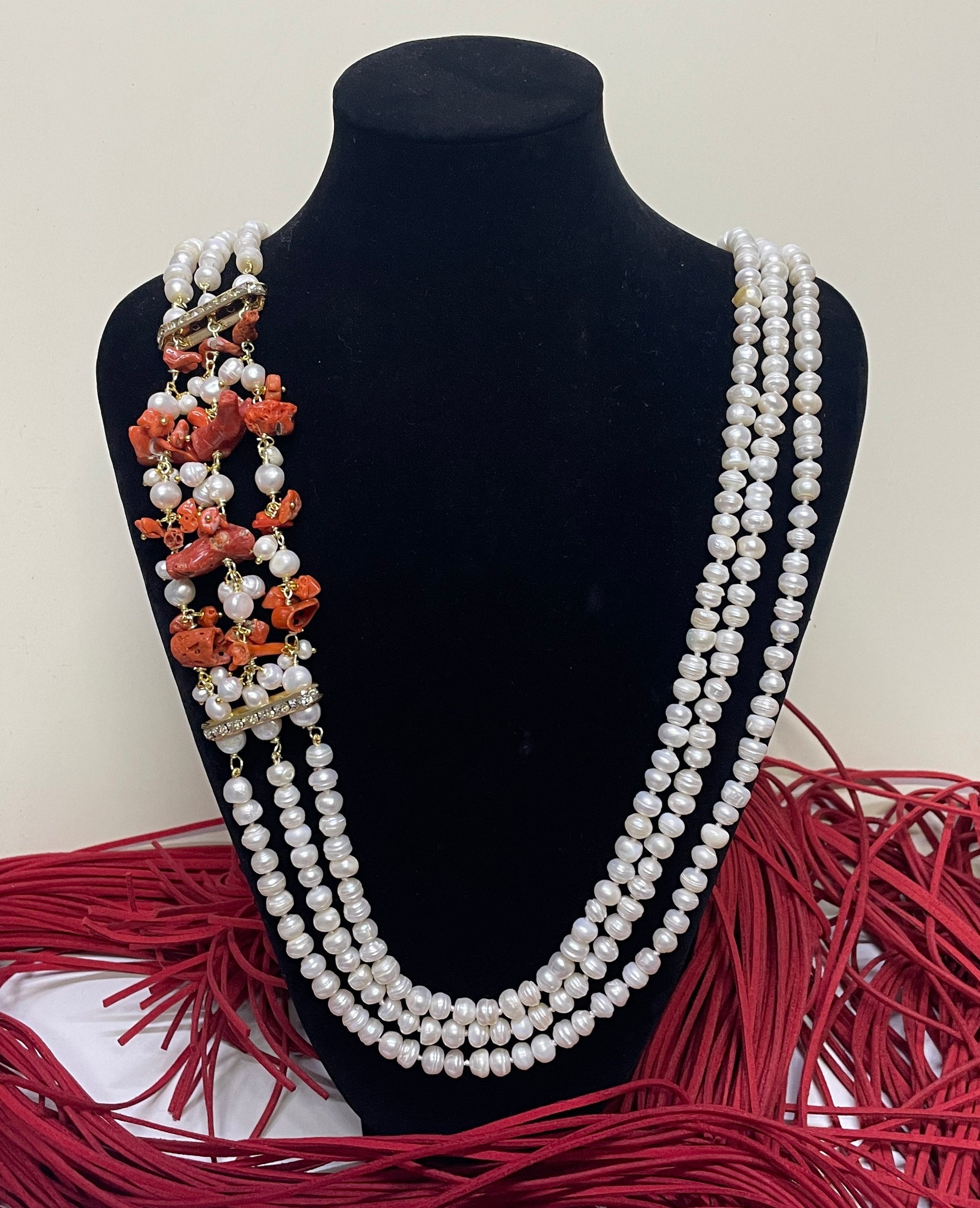 Collana multifilo con perle di fiume, collana Corallo e perle, Corallo naturale del Mediterraneo, collana maxi, regalo sposa, collana boho.&