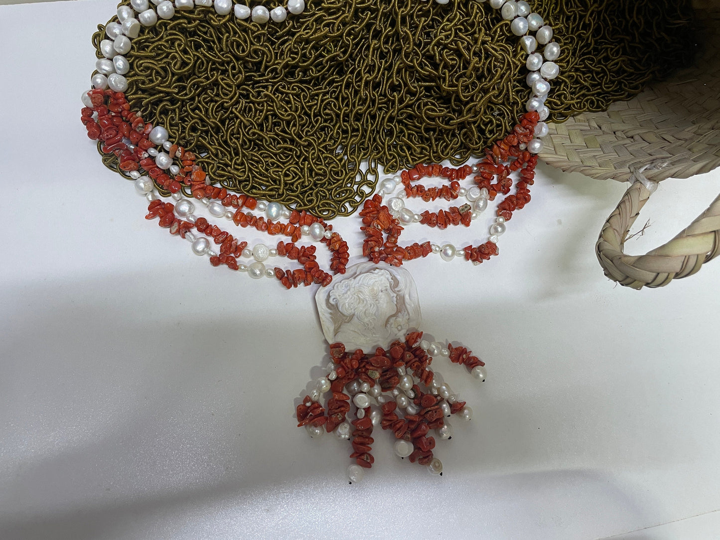 Collana con Cammeo originale, collana perle naturali, collana Corallo autentico del Mediterraneo, collana gioiello, chiusura ad anello.|