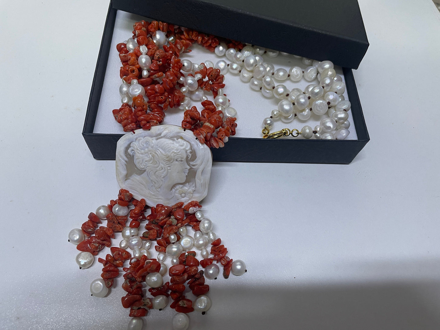 Collana con Cammeo originale, collana perle naturali, collana Corallo autentico del Mediterraneo, collana gioiello, chiusura ad anello.|
