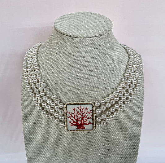 Collana multifilo di perle, Collana girocollo, collana annodata con mattonella centrale in ceramica di Caltagirone, regalo per lei.!