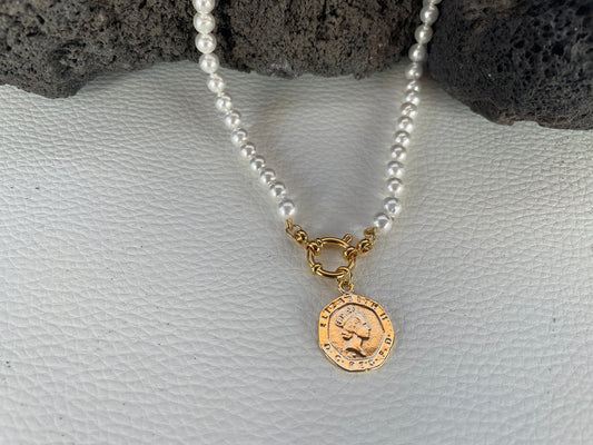 Collana di perle, girocollo delicato e minimalista, perle Maiorca e ciondolo acciaio inox, oro 14k, ciondolo Moneta, regalo ragazza.)