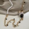 Collana siciliana con testa di moro in ceramica di Caltagirone, bianca e nera, agata bianca e onice. regalo per lei.ç