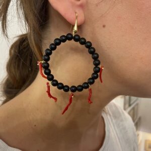 Orecchini siciliani, Argento 925, orecchini a cerchio di pietra lavica, orecchini lava nera, pendenti rami di corallo autentico.§