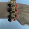 Braccialetto con onice e corallo, bracciale elegante, catena doppia alluminio anallergico, bracciale oro satinato, regalo per lei.