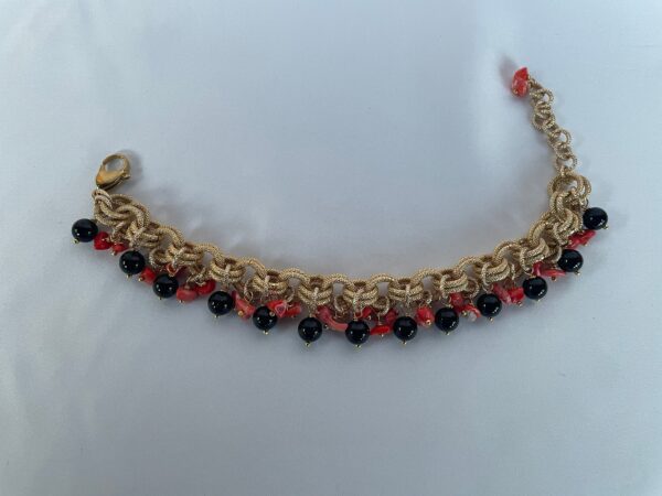 Braccialetto con onice e corallo, bracciale elegante, catena doppia alluminio anallergico, bracciale oro satinato, regalo per lei.