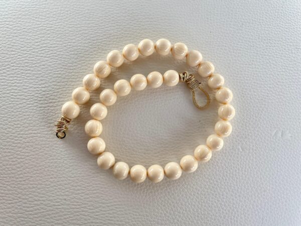 Collana con grandi boules colore osso da 14 mm, collana di tendenza, collana unisex, chiusura gioiello, resina italiana di alta qualità. "