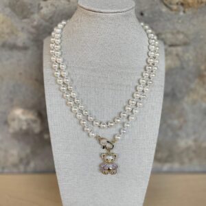Collana lunga di perle, filo di perle Maiorca annodate a mano, chiusura gioiello, pendente Orsetto on zirconi, doppio filo.)