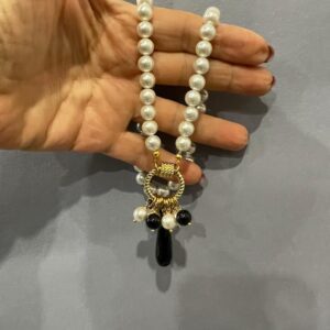 Collana di perle, collana Onice e perle, girocollo di perle Maiorca, chiusura ad anello, grappolo di pietre dure e perle, regalo per lei.)