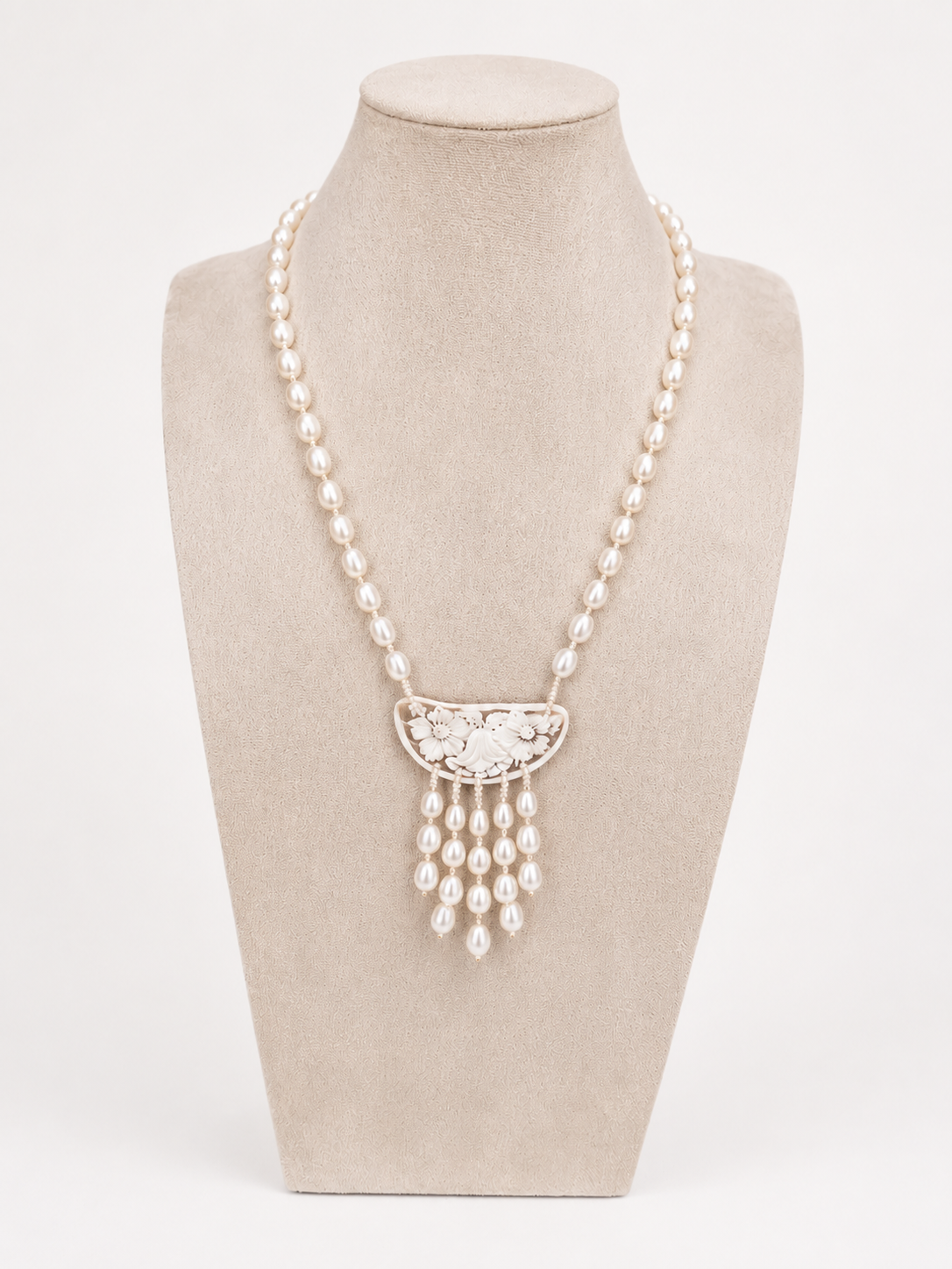 collana perle maiorca e cammeo orizzontale floreale