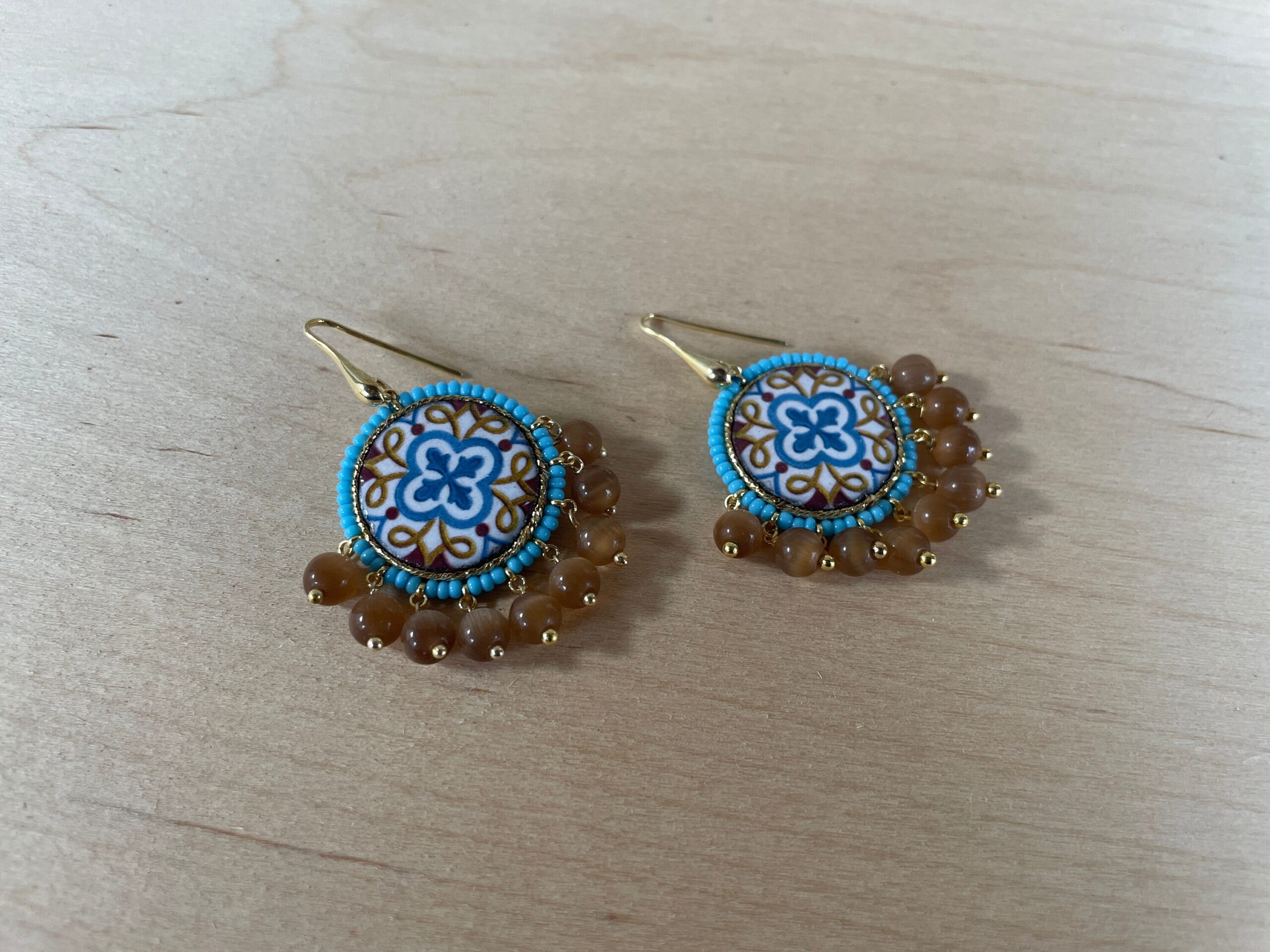 Orecchini pendenti, orecchini siciliani, orecchini con mattonella tonda di ceramica di Caltagirone, orecchini pendenti,  regalo per lei Orecchini con Mattonelle Caltagirone