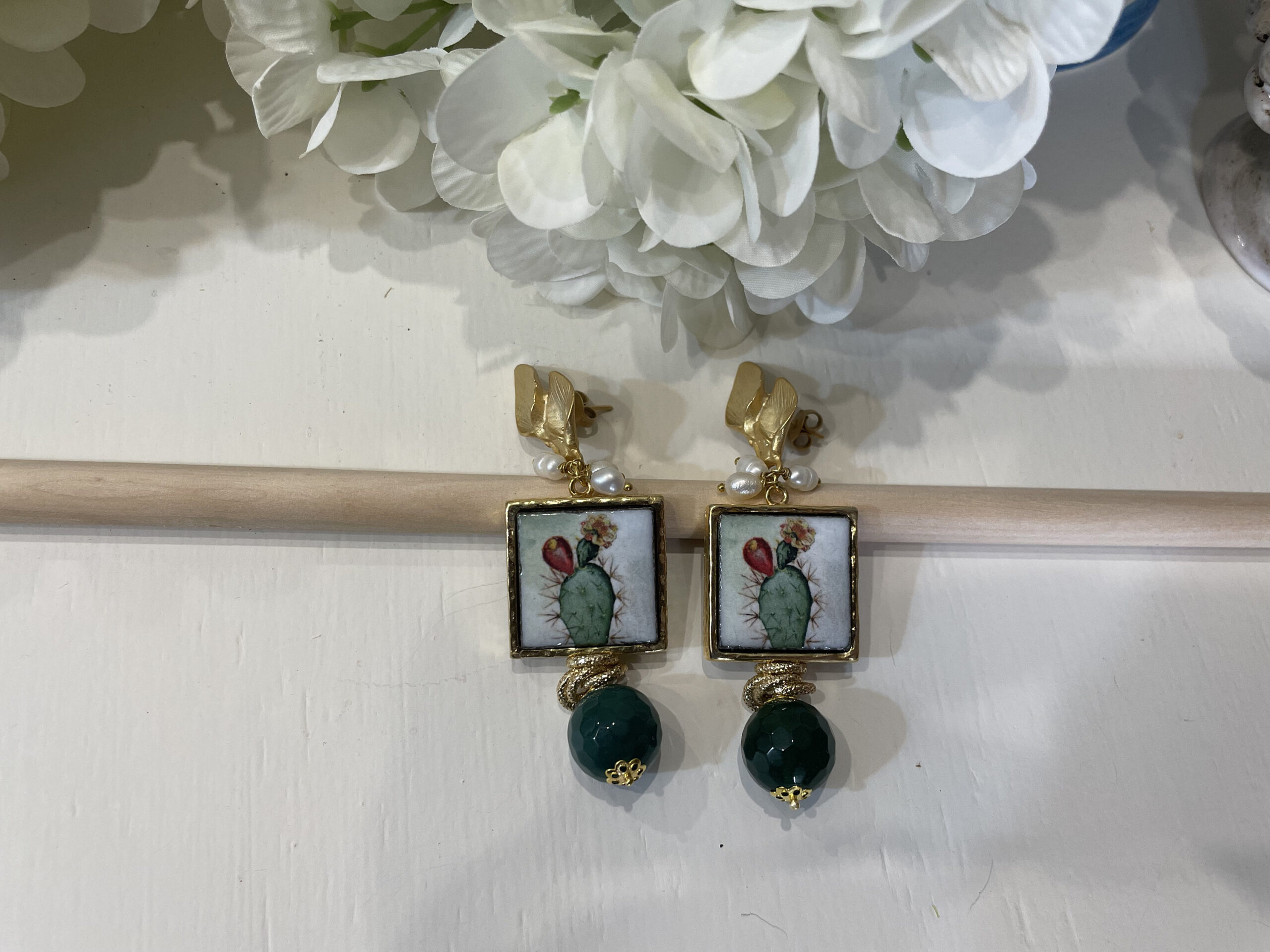 Orecchini siciliani, mattonella ceramica di Caltagirone, agata verde, perle di fiume, fico d’india Fichi d'India e cactus
