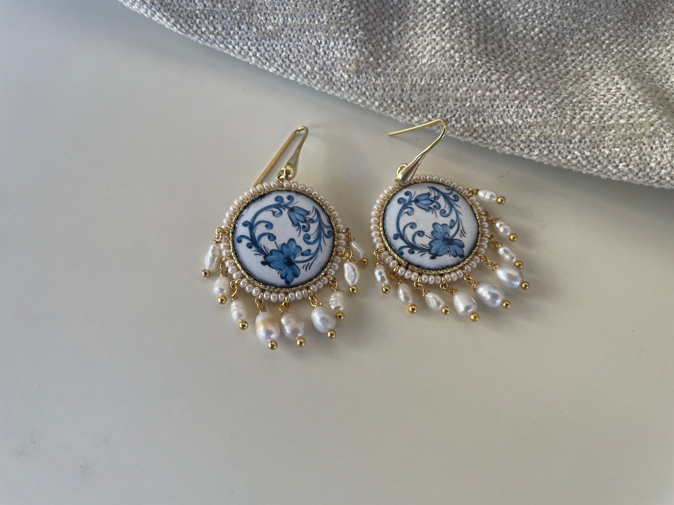 Orecchini Caltagirone e perle di fiume, mattonella maiolica siciliana, orecchini argento pendenti, orecchini siciliani. Orecchini con Mattonelle Caltagirone