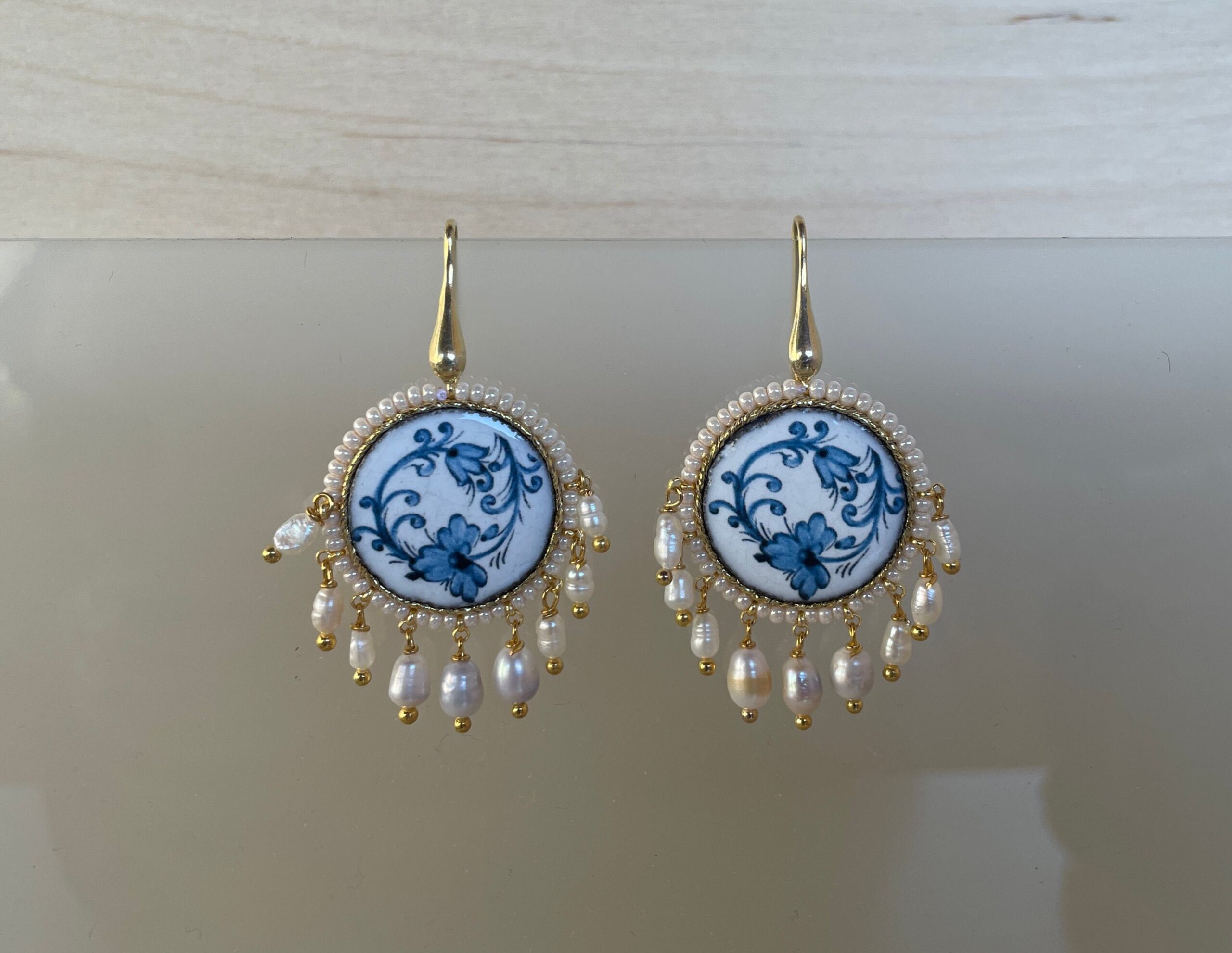 Orecchini Caltagirone e perle di fiume, mattonella maiolica siciliana, orecchini argento pendenti, orecchini siciliani. Orecchini con Mattonelle Caltagirone