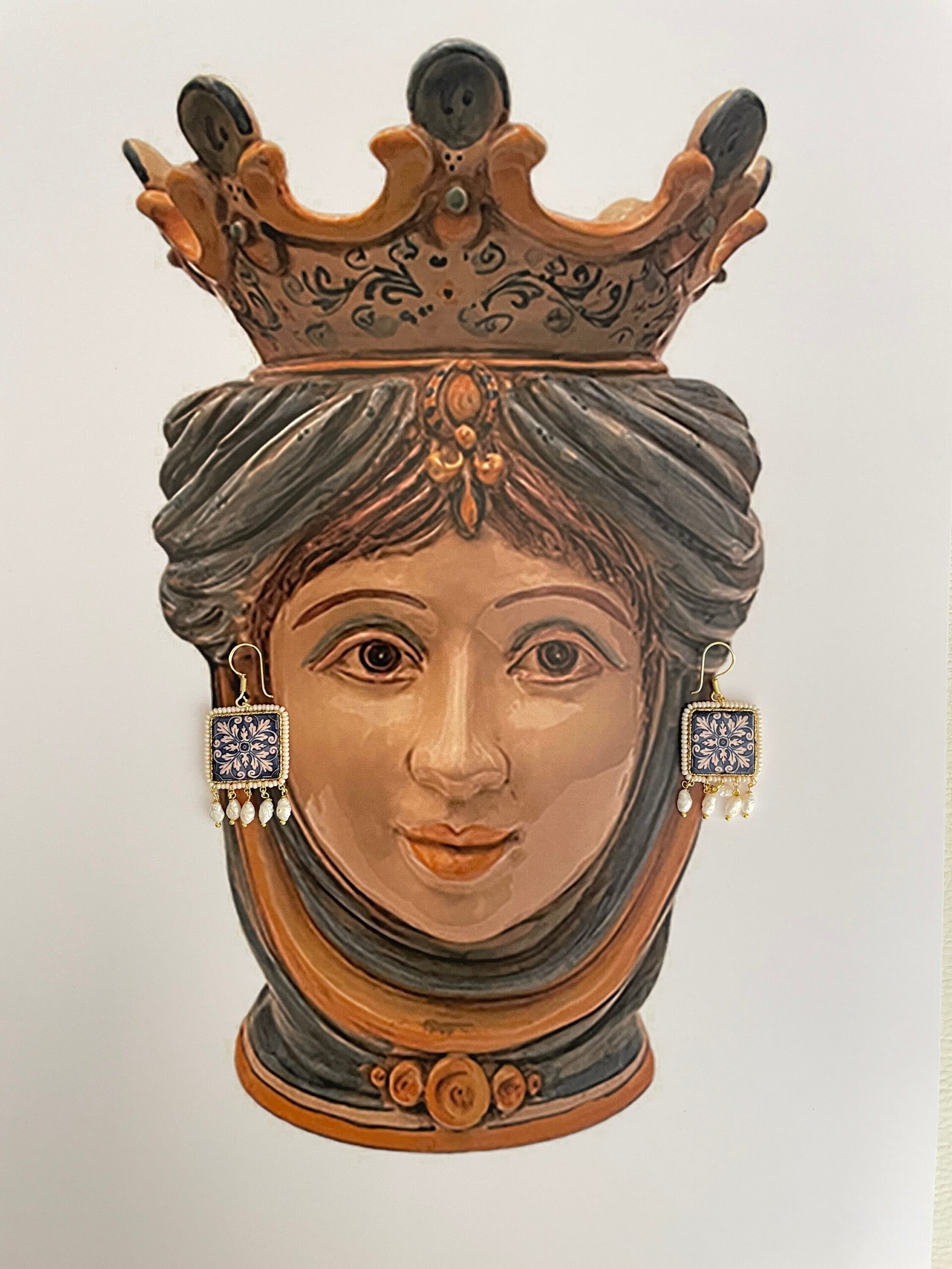 Orecchini siciliani con mattonella Caltagirone, fantasia geometrico-floreale, perle di fiume, orecchini pendenti, made in sicily. Orecchini con Mattonelle Caltagirone