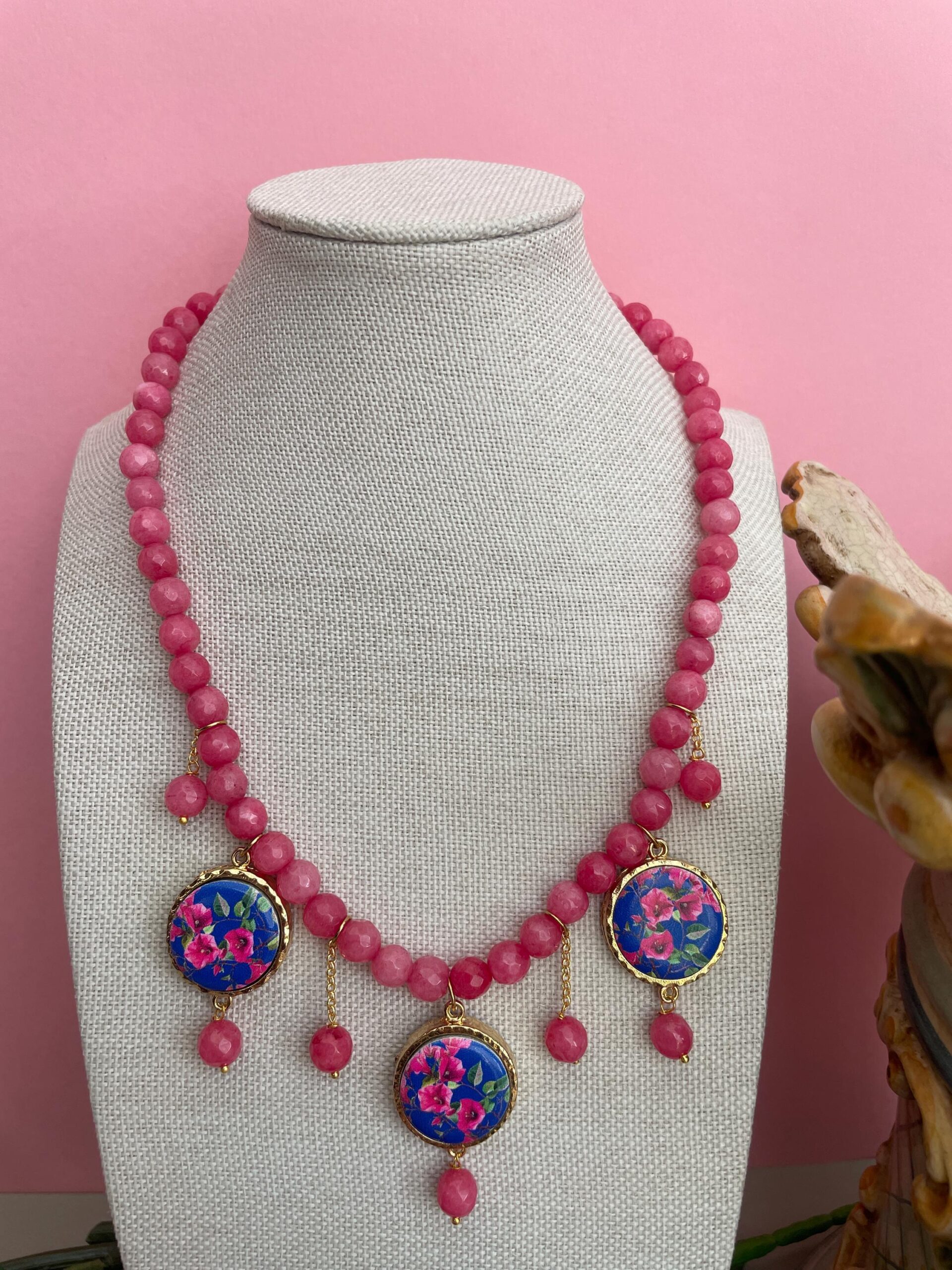 Orecchini con mattonelle Caltagirone, orecchini siciliani con Bouganvillea, orecchini pendenti con perla rosa a goccia. Fiori di Sicilia