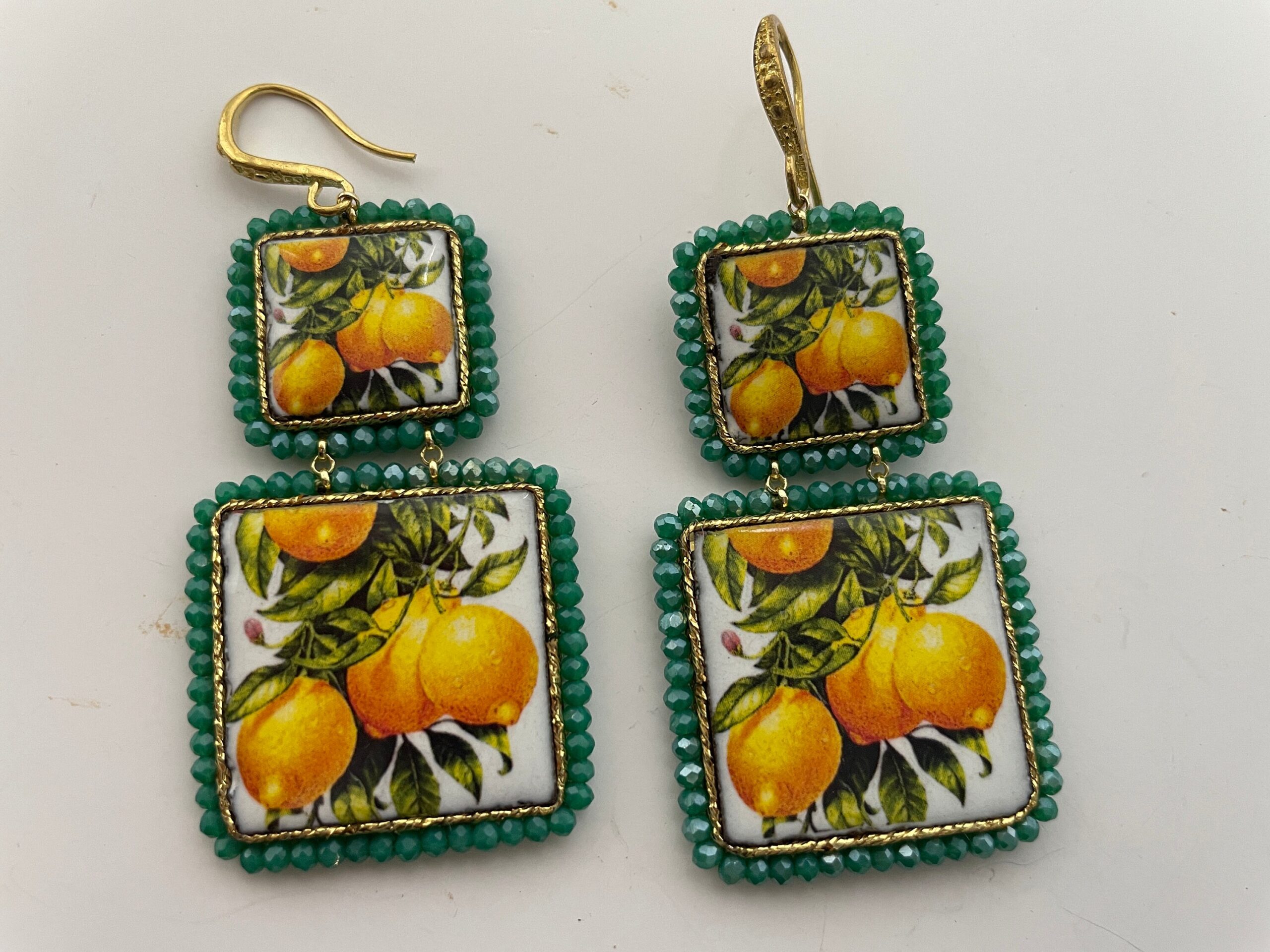 Orecchini siciliani, orecchini Caltagirone, orecchini con limoni, maiolica siciliana, orecchini pendenti, orecchini gialli e verdi Limoni e Agrumi