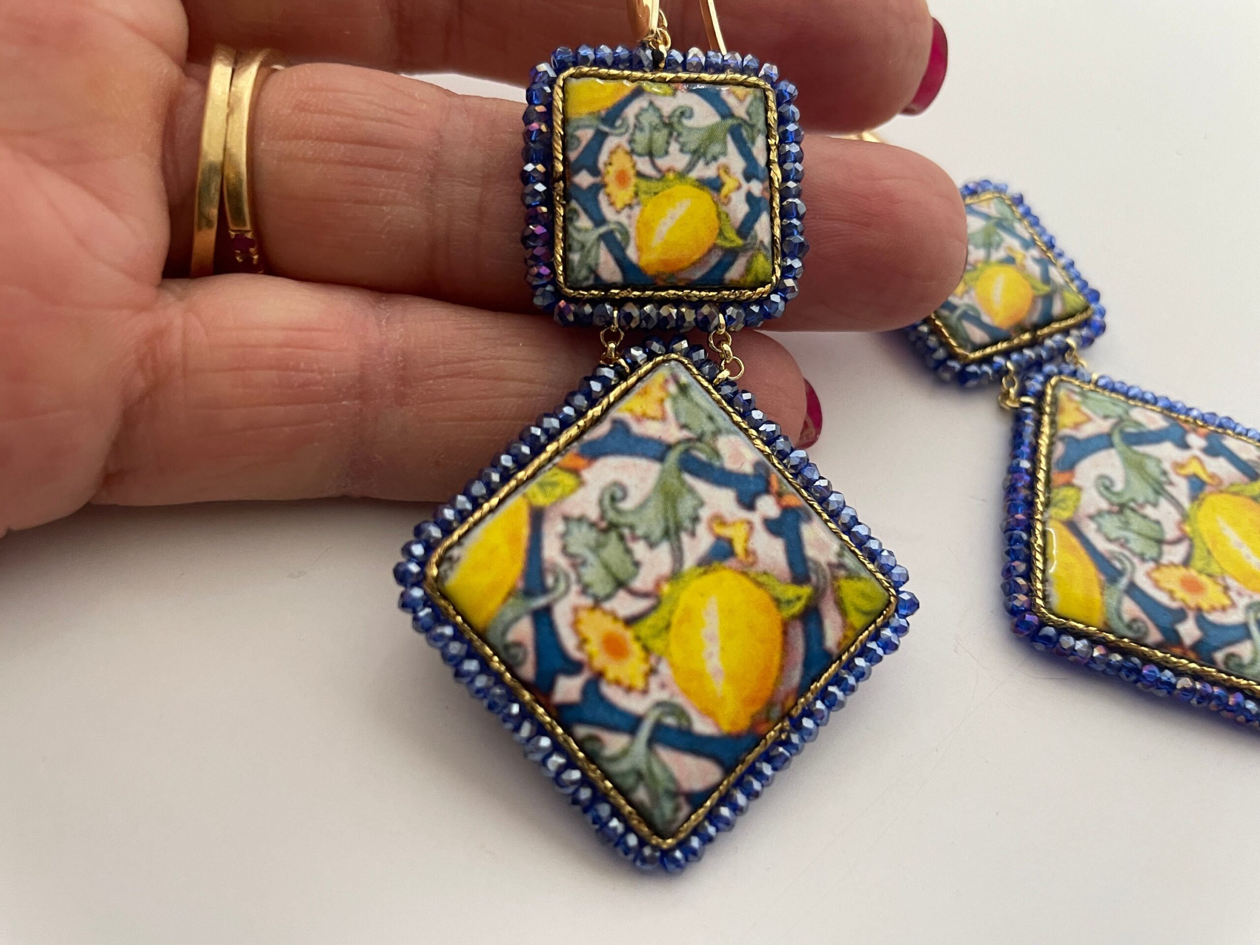 Orecchini siciliani, orecchini Caltagirone, orecchini limoni, maiolica siciliana, orecchini pendenti, orecchini mattonelle, argento 925 Limoni e Agrumi