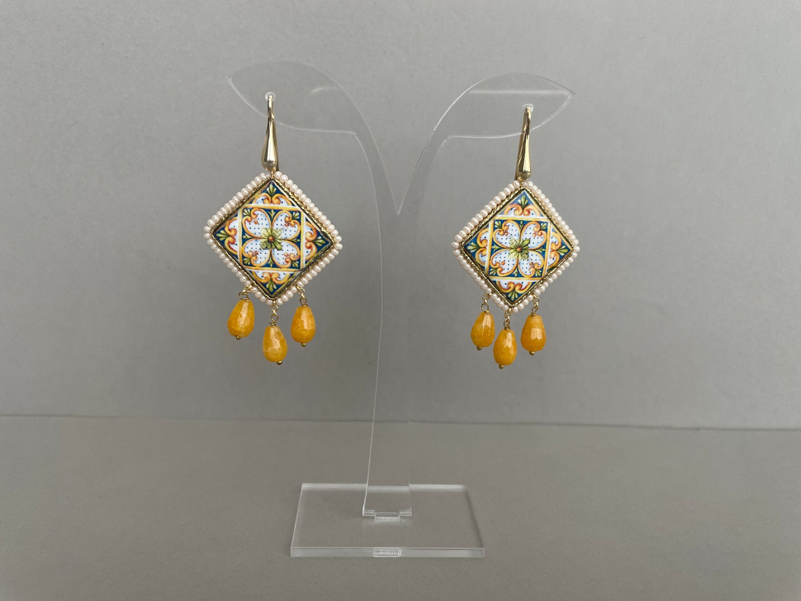 Orecchini argento 925, mattonella ceramica di Caltagirone, agata gialla, orecchini maiolica siciliana, design geometrico. Orecchini con Mattonelle Caltagirone