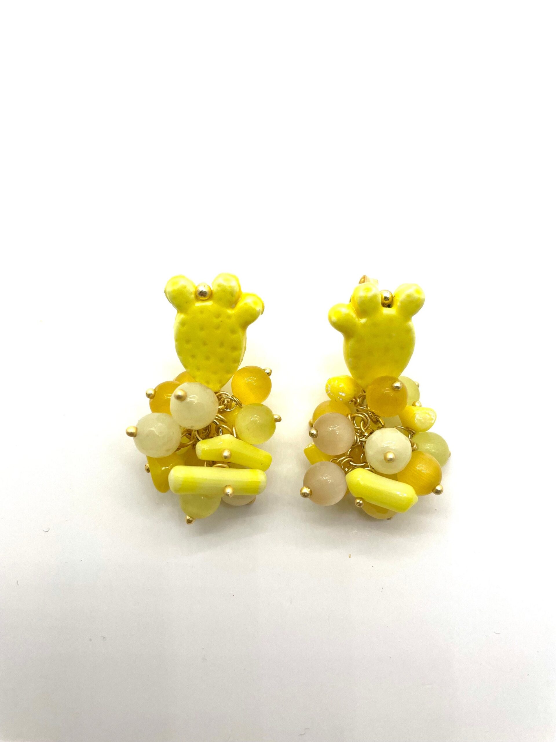 Orecchini argento 925, orecchini a grappolo, fico d’india ceramica Caltagirone, grappolo di pietre dure di vari colori sui toni del giallo Fichi d'India e cactus