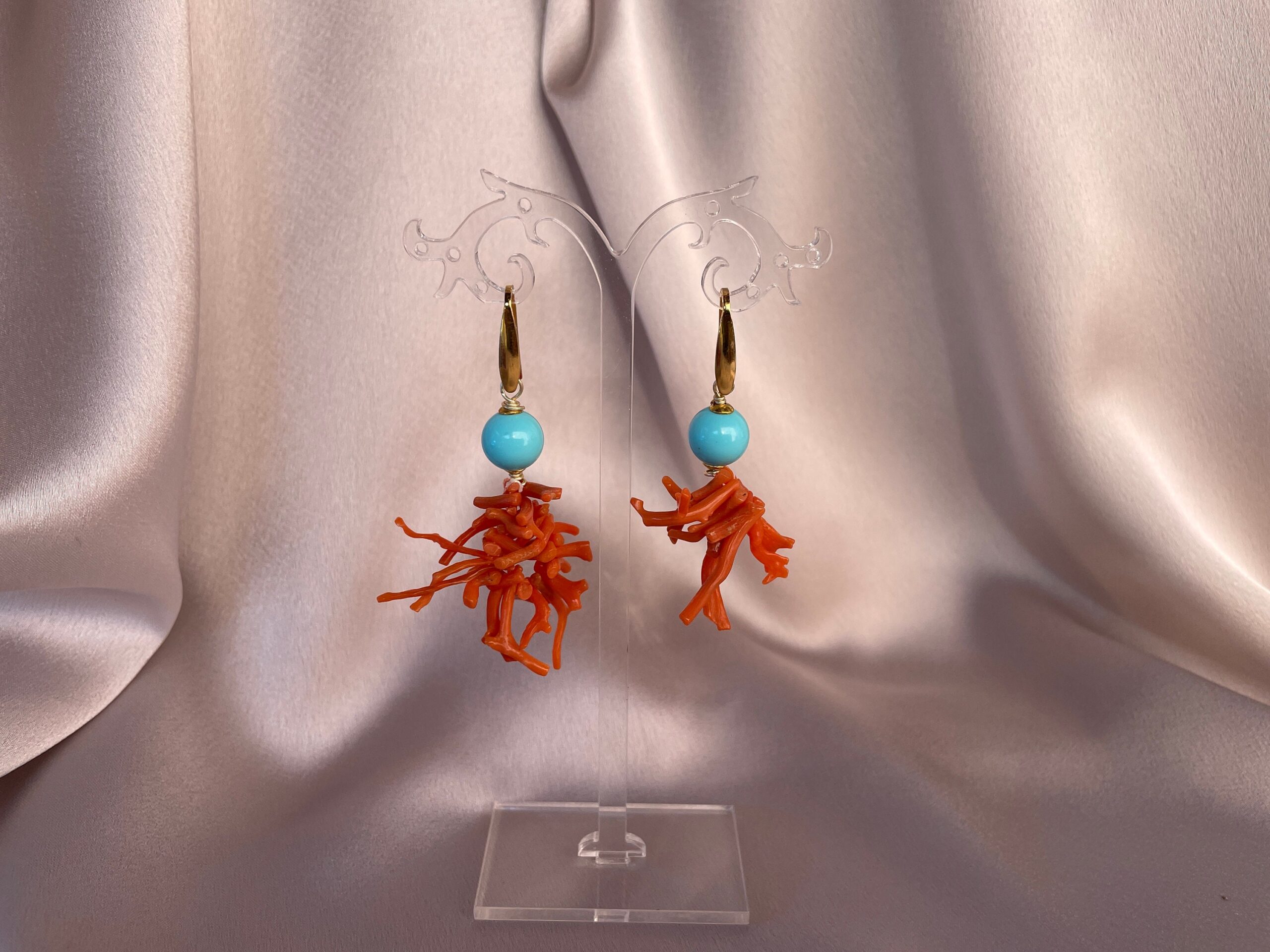 Orecchini con grappolo di rami di corallo autentico del Mediterraneo, perla turchese, orecchini siciliani, regalo per lei. Corallo del Mediterraneo
