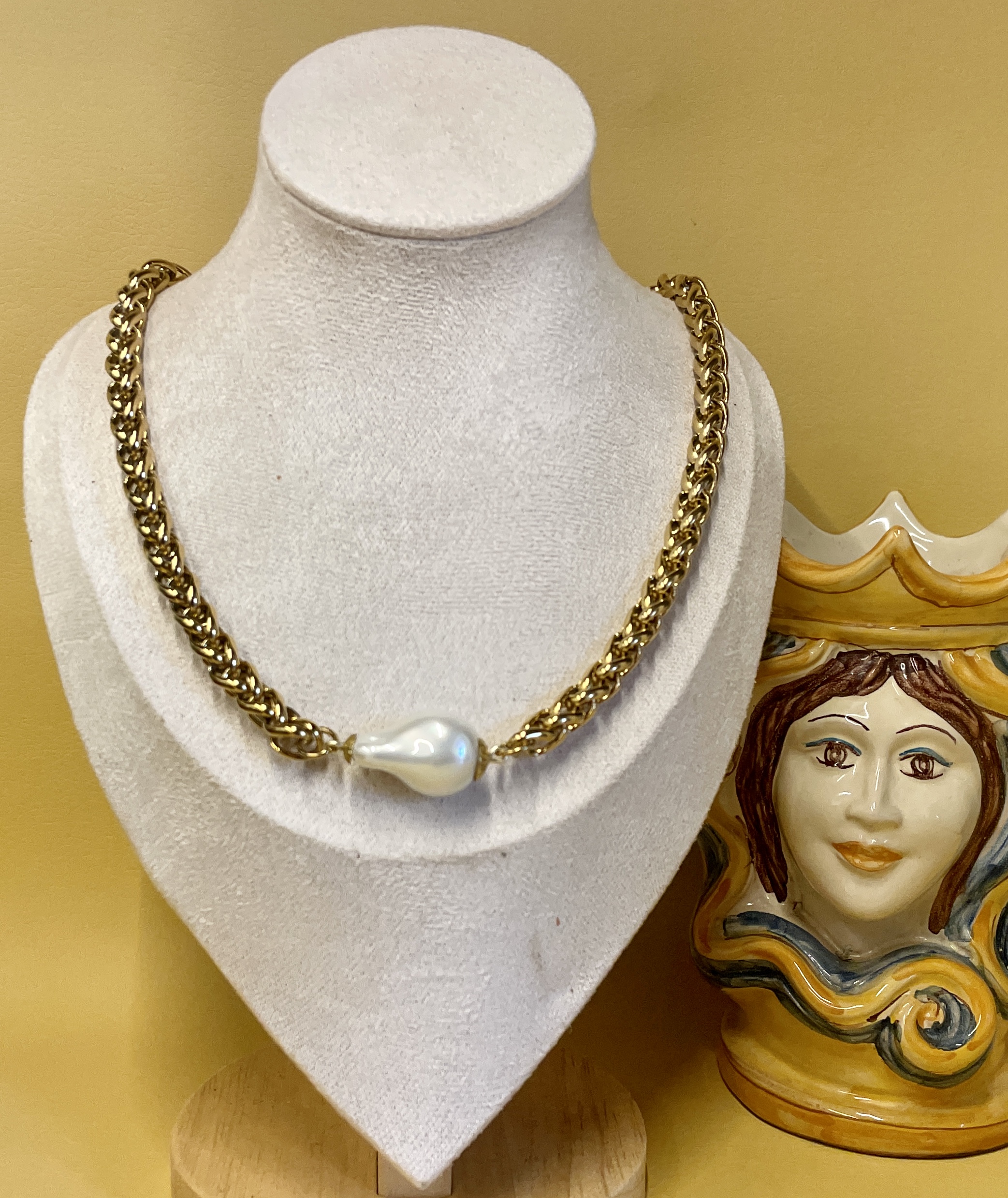 collana artigianale con catena e perla barocca