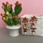 Orecchini siciliani artigianali corallo – Borsetta “Coffa” ceramica di Caltagirone con perle di fiume Folklore siciliano