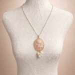 Collana con ciondolo cammeo