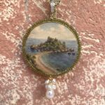 ciondolo dipinto su legno