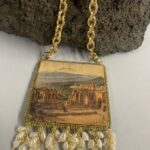 collana artigianale con etna e teatro greco